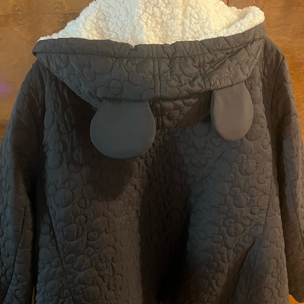 Disney Parks Mickey Mouse nylon Puffer Jacket. Size 2X